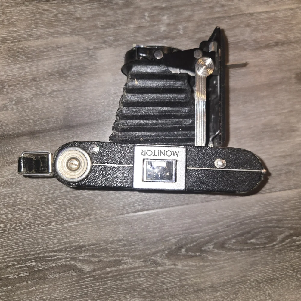 Vintage Kodak Vigilant Junior Six-20 Folding Camera 6x9 Format Untested. No‎ Len